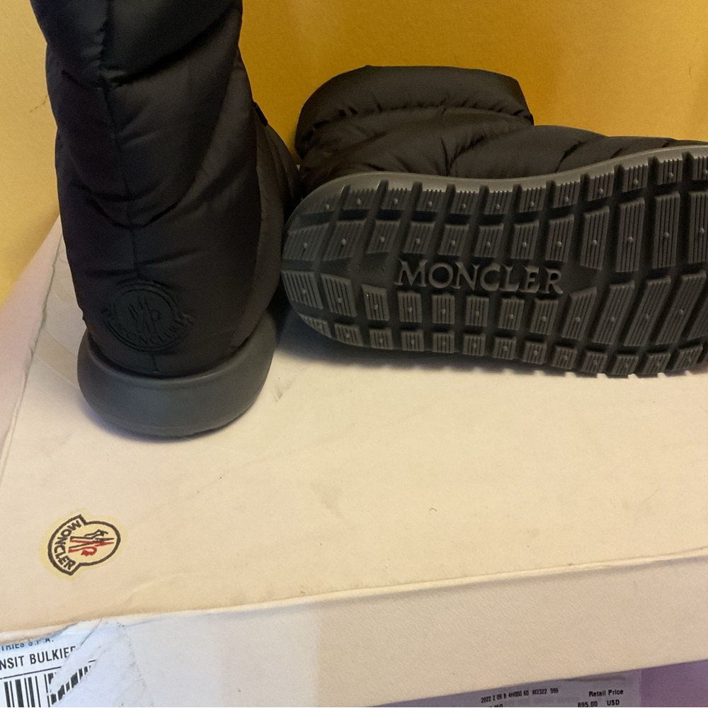 NWT - Moncler Gaia Mid without pocket / box included Proof of Authenticity. - Picture 5 of 14